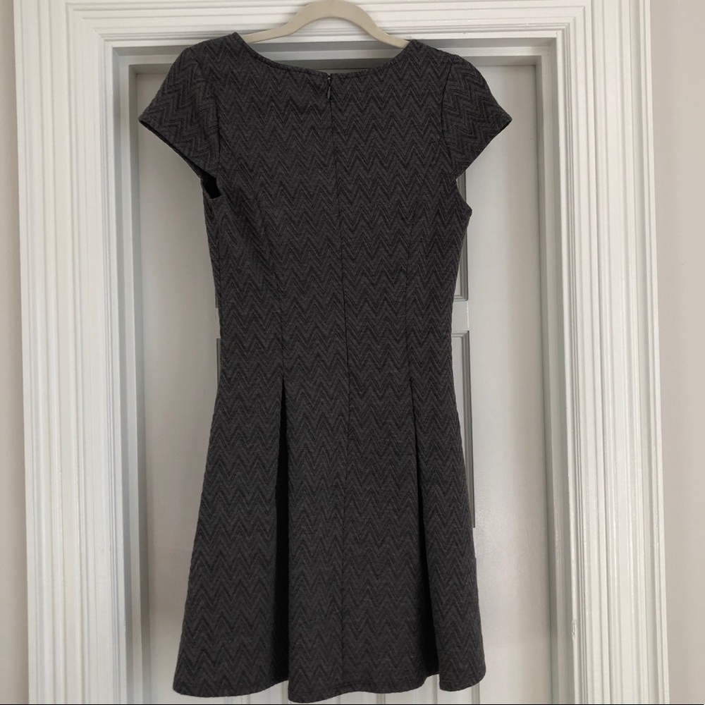 EUC Grey chevron dress - Picture 2 of 3